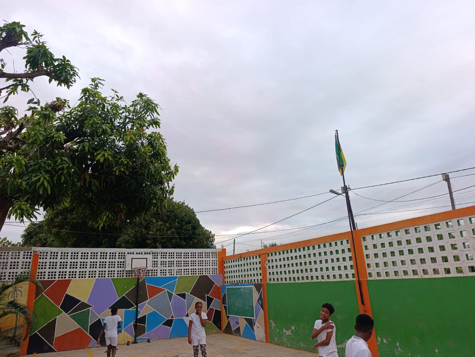Uma tarde qualquer no recreio da Escola Seiva da Nação.
